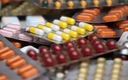 ‘कथित’ नकली दवाओं की खेप लैब में असली कैसे हो गई? किस स्तर पर हो गया ‘खेल’, दवाएं असली थीं तो कारोबारी ने एक करोड़ देने का ऒफर क्यों दिया था, आगरा के दवा बाजार की छापेमारी पर उठने लगे बड़े सवाल