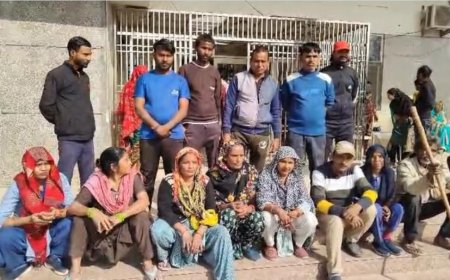 जिला महिला अस्पताल में सफाई व्यवस्था ध्वस्त, तीन महीने से वेतन न मिलने पर कर्मचारियों ने काम किया ठप, वार्डों में गंदगी का अंबार