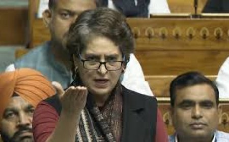 वंदे मातरम गीत पर आज बहस क्यों? प्रियंका गांधी ने दागा निशाना