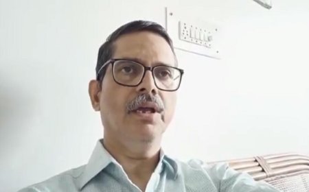 पूर्व आईपीएस अमिताभ ठाकुर को पुलिस ने शाहजहांपुर में ट्रेन से हिरासत में लेकर लखनऊ पुलिस को सौंपा, देवरिया कोर्ट पेशी के लिए की गई कार्रवाई, सोशल मीडिया पर फैल गई थीं लापता होने और अपहरण की अफवाहें