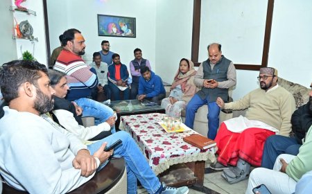 एसआईआर की ग्राउंड मॉनिटरिंग, चोट के बावजूद मैदान में उतरे कैबिनेट मंत्री योगेंद्र उपाध्याय