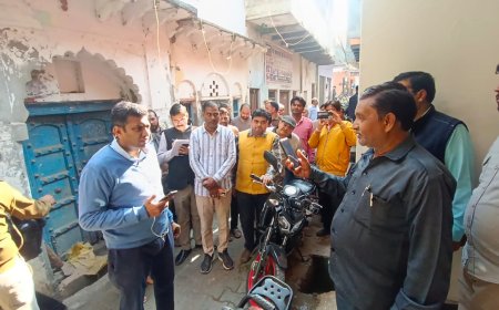 फतेहाबाद में एसआईआर कार्य का  मोहल्लों में सत्यापन करने खुद पहुंचे जिलाधिकारी, बीएलए की अनुपस्थिति पर कड़ी नाराज़गी