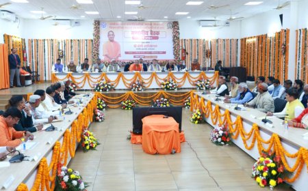 सीएम योगी का बरेली में कड़ा संदेश: बांग्लादेशी–रोहिंग्या पर ज़ीरो टॉलरेंस, मतदाता सूची में अपात्रों के नाम न रहें