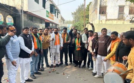 पंकज चौधरी के प्रदेश अध्यक्ष निर्वाचित होने पर आगरा में जश्न, ढोल-नगाड़ों व आतिशबाजी के साथ मनाई खुशी