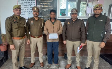 आगरा के नगला पदी में सूने घर को साफ करने वाला शातिर अभियुक्त गिरफ्तार, चोरी के 1.02 लाख रुपये बरामद