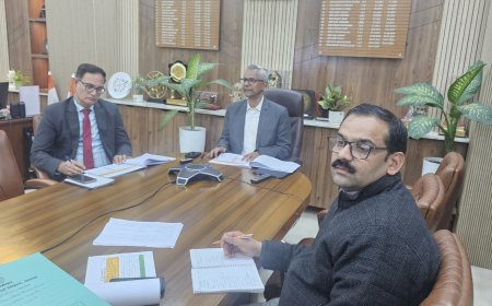 राजस्व वसूली और वाद निस्तारण में तेजी लाने के निर्देश, मण्डलायुक्त ने की सख्त समीक्षा