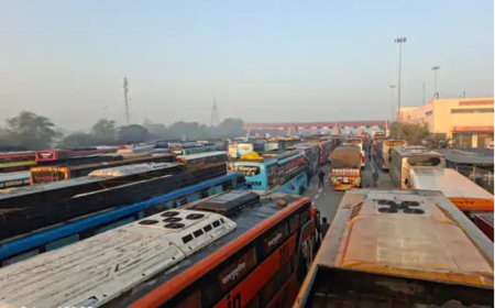 यमुना एक्सप्रेसवे पर कोहरे का कहर, मथुरा में भीषण हादसे के बाद लगा लंबा जाम, हजारों वाहन फंसे