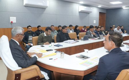 आईजीआरएस में लापरवाही पर मंडलायुक्त सख्त, शिकायतकर्ता से संपर्क न करने वाले अधिकारियों के कसे पेंच