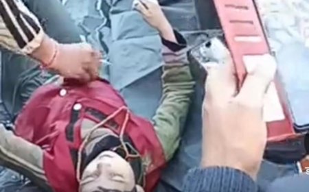आगरा में 25 घंटे की जद्दोजहद के बाद तालाब से मिली 7 साल की अनु की लाश, गांव में पसरा मातम