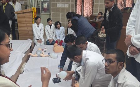 भविष्य के डॉक्टरों को सिखाए गए जीवन बचाने के गुर, एसएन मेडिकल कॉलेज में बीएलएस वर्कशॉप