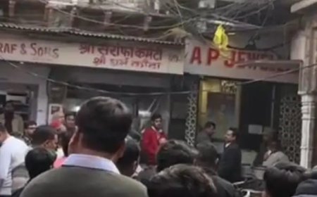 आगरा में प्रतिष्ठित एपी ज्वेलर्स के प्रतिष्ठानों पर आयकर विभाग का सर्वे