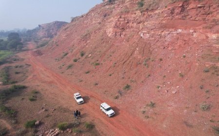 डीएम के सख्त निर्देशों पर चला ड्रोन एक्शन, आगरा में अवैध खनन के खिलाफ 24 घंटे का अभियान