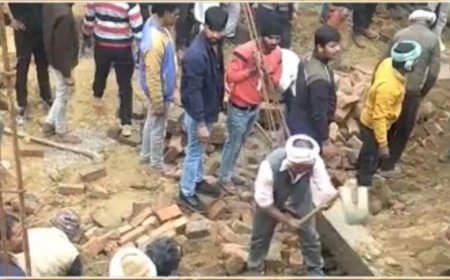 आगरा में ताश की महफ़िल बनी मौत का मंजर, निर्माणाधीन मकान की दीवार गिरी, दो की मौत, पांच जिंदगी से जूझ रहे