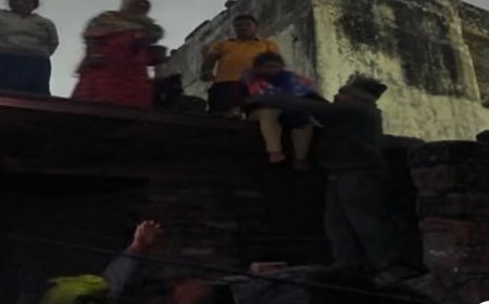आगरा में गेस्ट हाउस में तड़के आग से मची अफरा-तफरी, होटल से कूदे मेहमान, एक की पैर की हड्डी टूटी, 17 लोगों का  रेस्क्यू