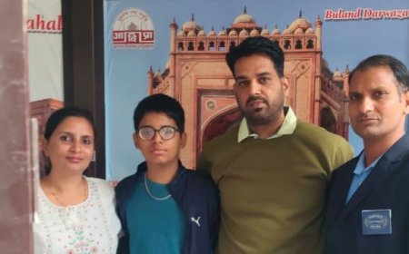 विश्व धरोहर फतेहपुर सीकरी में खुली लूट, मुंबई के पर्यटक परिवार से गाइड ने की ठगी, 50 रुपये वाले टिकट के 300 रुपये वसूले, दरगाह में 5100 रुपये की चादर चढ़वाई, पर्यटन पुलिस ने लिया एक्शन