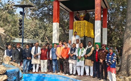 चौधरी चरण सिंह को 123वीं जयंती पर याद किया गया, रालोद ने दीवानी चौराहा प्रतिमा स्थल पर कराया हवन-यज्ञ