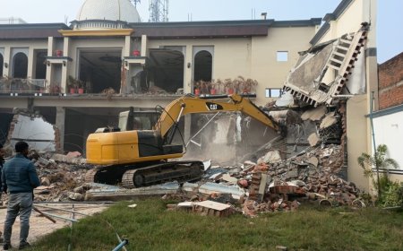 मौलाना तौकीर रजा के एक और करीबी पर चला कानून का बुलडोजर, अवैध मैरिज हाल ध्वस्त, बरेली उपद्रव से पहले इसी मैरिज होम में एक बैठक हुई थी