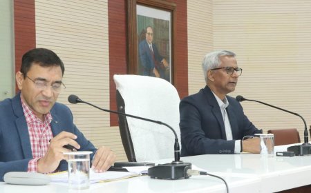 मण्डलायुक्त की अधिकारियों को दो टूक, उद्योग, निवेश और रोजगार योजनाओं में शत-प्रतिशत प्रगति सुनिश्चित करें