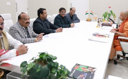 आगरा के उद्योगों को नई दिशा देने की पहल, चैम्बर ने मुख्यमंत्री योगी के समक्ष रखीं छह मांगें, स्पेशल इकनोमिक जोन और आईटी सिटी की मांग पर मिला सकारात्मक आश्वासन