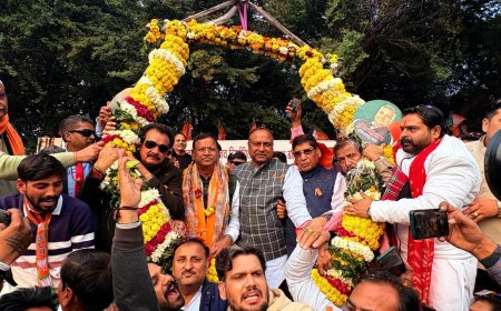 शंखनाद और फूलों की वर्षा के बीच आगरा पहुंचे भाजपा प्रदेश अध्यक्ष पंकज चौधरी, शहर में कई जगह हुआ भव्य स्वागत