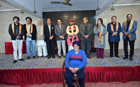 ‘बंटवारे का दर्द’ के प्रीमियर शो में भावुक हुआ आगरा, परदे पर जीवित हुआ बंटवारे का असह्य दंश, भारत माता के जयकारों से गूंजा हॉल