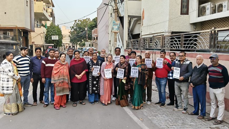 आगरा में सिंधी समाज की बैठक में एसआईआर को लेकर किया गया जागरूक, सभी से दस्तावेज सत्यापन की अपील