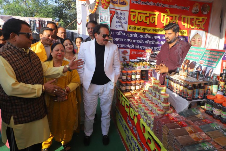 खादी की खुशबू से महका आगरा: प्रो. बघेल ने की मंडलीय खादी ग्रामोद्योग प्रदर्शनी की शुरुआत