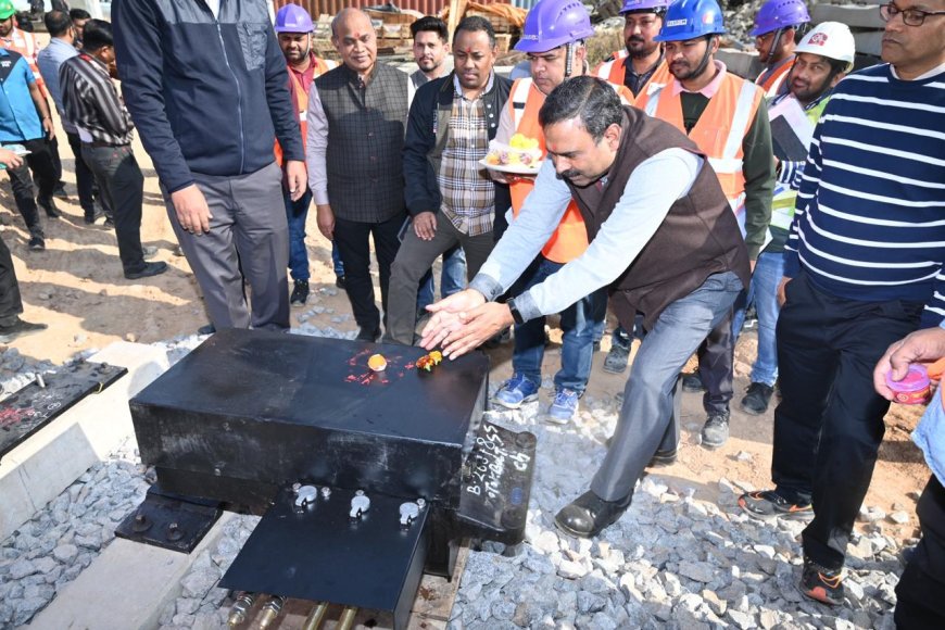 आगरा मेट्रो के विस्तार कार्य में बड़ी प्रगति, डिपो में पहली पॉइंट मशीन इंस्टॉल, सिग्नलिंग सिस्टम की रफ्तार हुई तेज