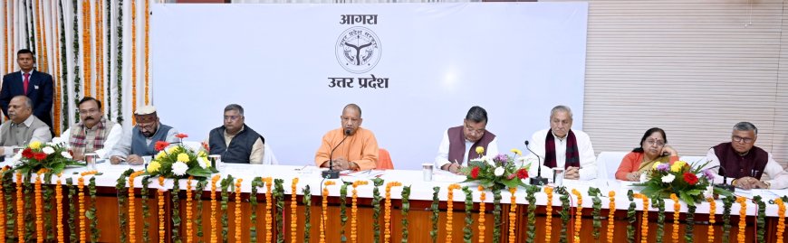 आगरा में बोले सीएम योगी- अगले तीन दिन सारे काम छोड़कर सिर्फ एसआईआर पर फोकस करें, जनप्रतिनिधि फुल अलर्ट मोड में रहें