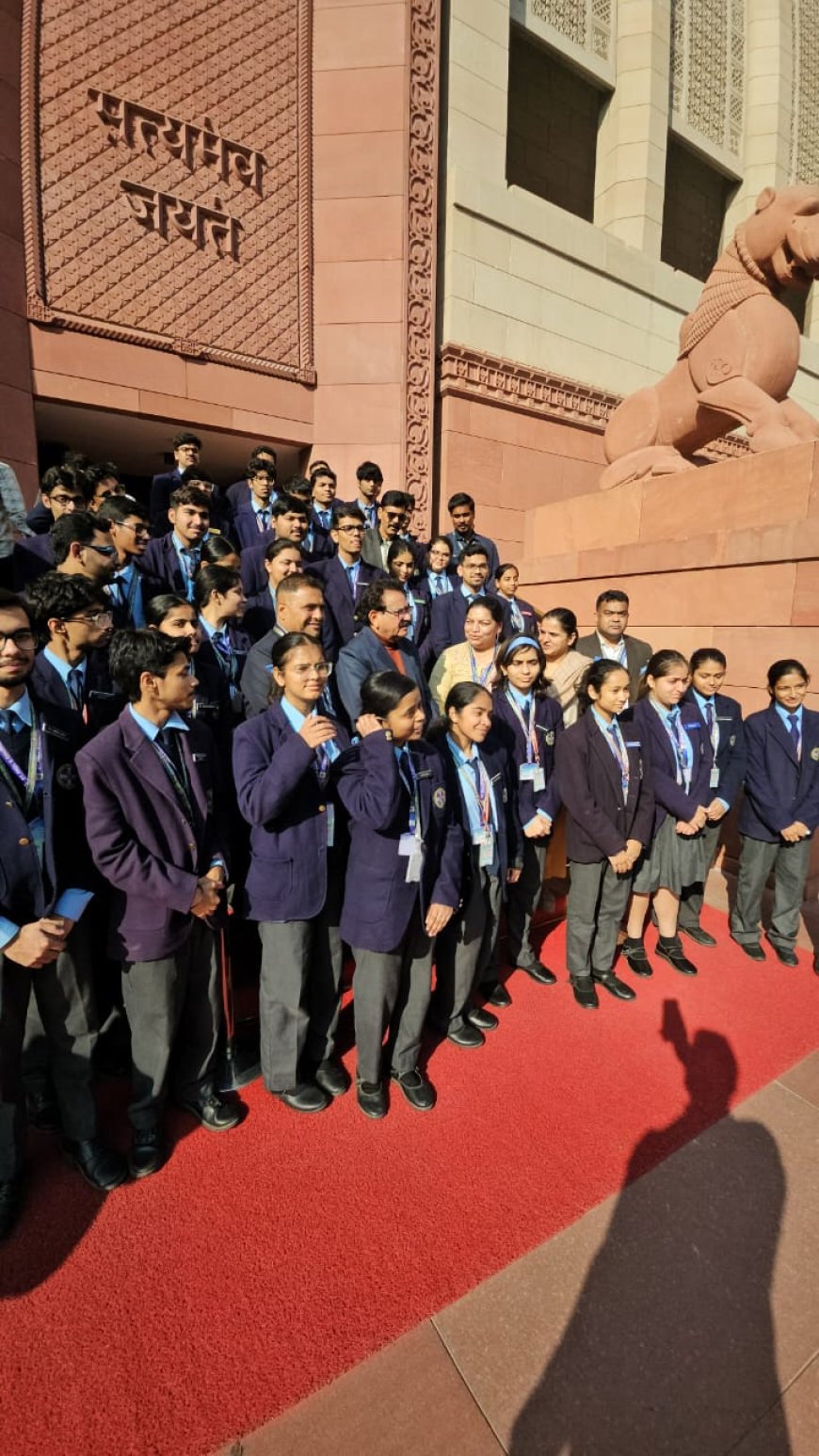 केंद्रीय राज्यमंत्री बघेल ने आगरा के सेंट पॉल स्कूल के विद्यार्थियों को कराया संसद भवन का भ्रमण, लोकतंत्र की कार्यप्रणाली का मिला प्रेरणादायक अनुभव