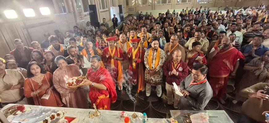 श्री साईं चरण पादुकाओं के दर्शन को दूसरे दिन भी उमड़ पड़े श्रद्धालु, भक्ति की ऊर्जा से सराबोर रहा आगरा