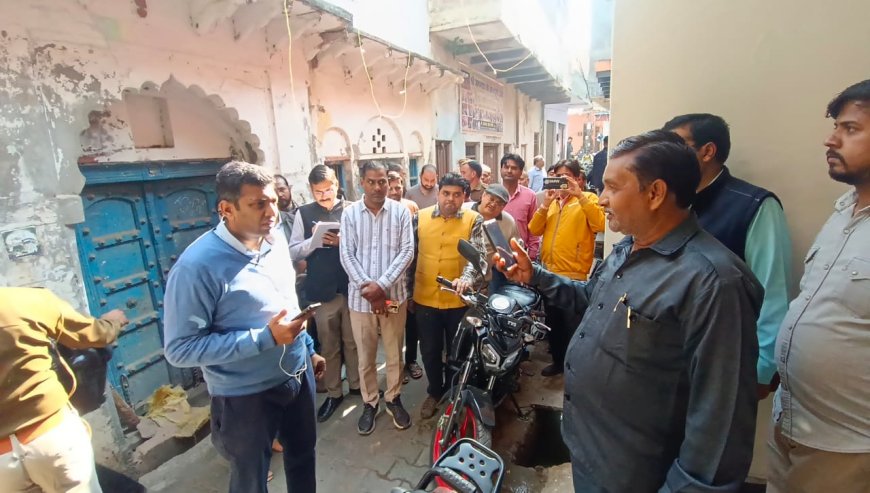 फतेहाबाद में एसआईआर कार्य का  मोहल्लों में सत्यापन करने खुद पहुंचे जिलाधिकारी, बीएलए की अनुपस्थिति पर कड़ी नाराज़गी