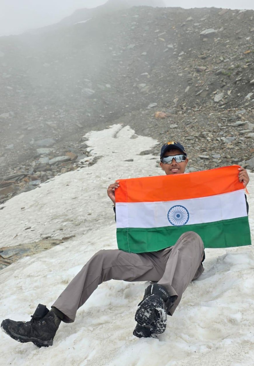 सिक्किम की बर्फीली चोटियों पर आगरा का परचमः 21,400 फ़ीट की ऊंचाई पर आगरा कॊलेज के एनसीसी आर्मी विंग के अंडर ऒफिसर प्रतीक खंडेलवाल का साहसिक पर्वतारोहण