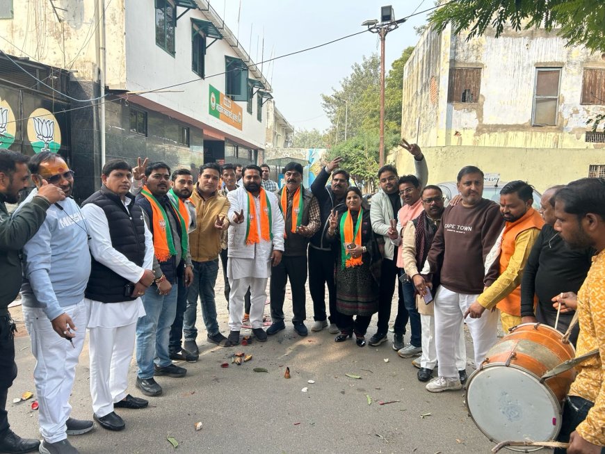 पंकज चौधरी के प्रदेश अध्यक्ष निर्वाचित होने पर आगरा में जश्न, ढोल-नगाड़ों व आतिशबाजी के साथ मनाई खुशी