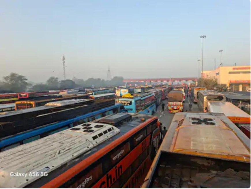 यमुना एक्सप्रेसवे पर कोहरे का कहर, मथुरा में भीषण हादसे के बाद लगा लंबा जाम, हजारों वाहन फंसे