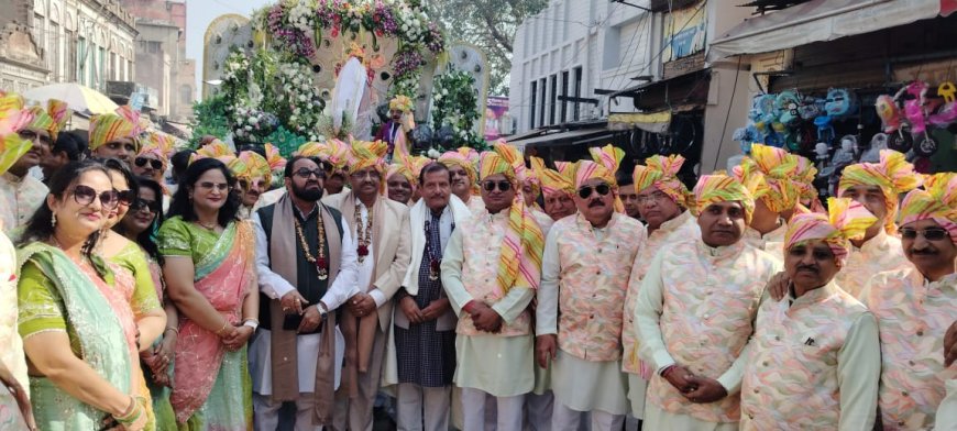 श्री गिरिराज जी के छप्पन भोग महोत्सव के लिए शहर में निकाली गई भव्य आमंत्रण यात्रा