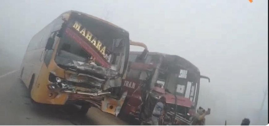 घने कोहरे में आगरा–जयपुर हाईवे पर भीषण हादसा, बस में घुसा कैंटर, कई वाहन आपस में भिड़े