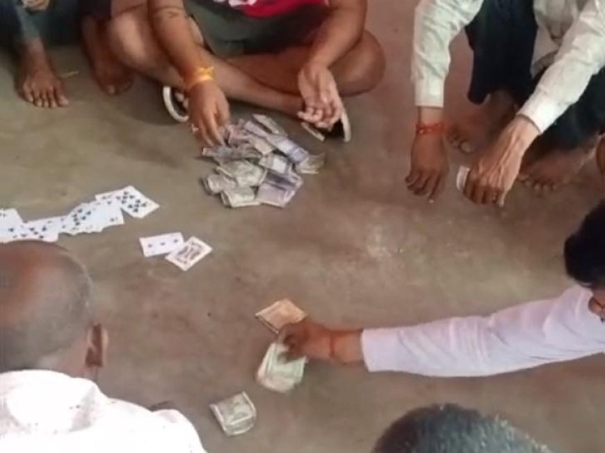 ताश की बाजी और पैसों की बारिश, न्यू आगरा पुलिस की रेड में 1.30 लाख के साथ 5 गिरफ्तार