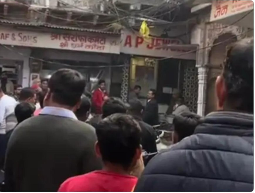 आगरा में एपी ज्वेलर्स पर आयकर विभाग की सर्च दूसरे दिन भी जारी, सराफा एसोसिएशन ने उठाए सवाल