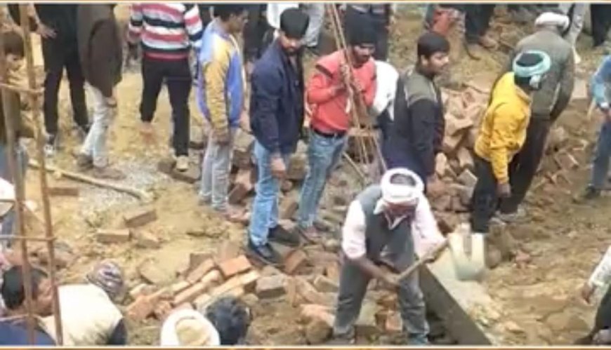 आगरा में ताश की महफ़िल बनी मौत का मंजर, निर्माणाधीन मकान की दीवार गिरी, दो की मौत, पांच जिंदगी से जूझ रहे