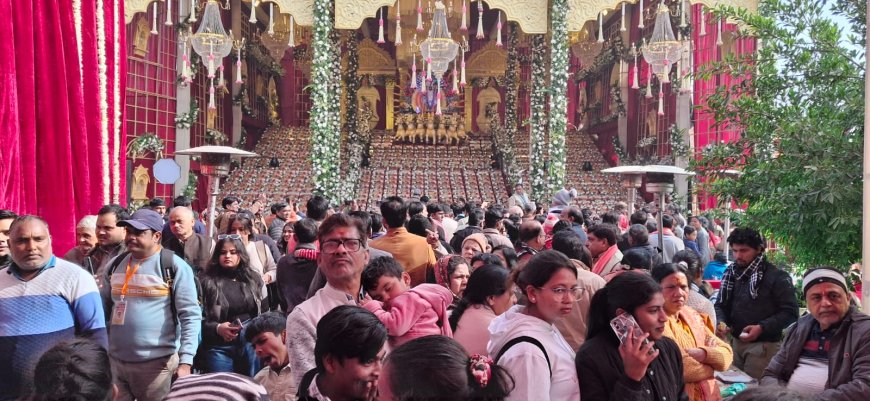 भक्ति के स्वर्ण क्षणों का साक्षी बना गोवर्धन, गिरिराज महाराज को अर्पित हुआ दिव्य छप्पन भोग, श्रद्धा, सेवा और श्रृंगार का अद्भुत संगम