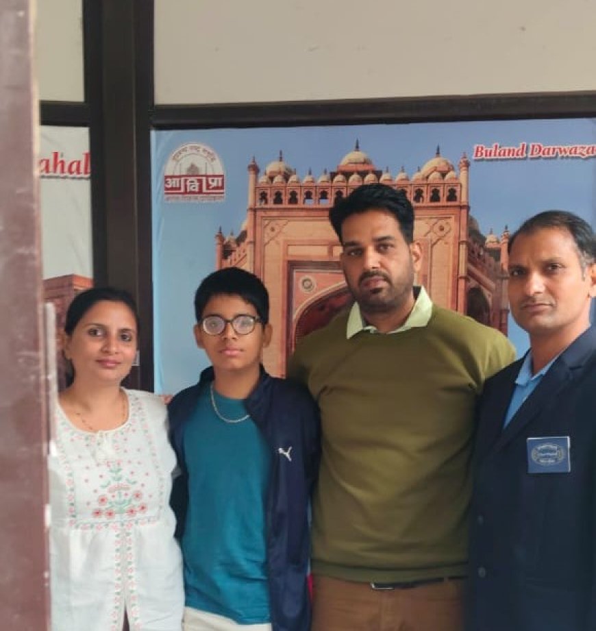 विश्व धरोहर फतेहपुर सीकरी में खुली लूट, मुंबई के पर्यटक परिवार से गाइड ने की ठगी, 50 रुपये वाले टिकट के 300 रुपये वसूले, दरगाह में 5100 रुपये की चादर चढ़वाई, पर्यटन पुलिस ने लिया एक्शन