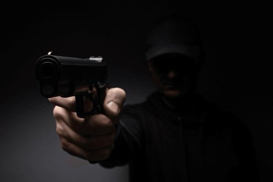 चाऊमीन की दुकान से चली गोली, मामूली कहासुनी ने लिया हिंसक मोड़, बरहन में फायरिंग से दहशत