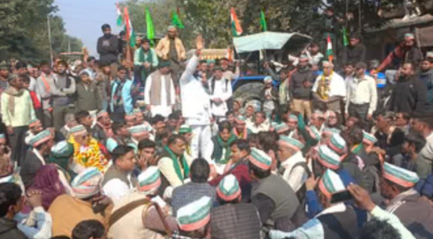 एत्मादपुर में ट्रैक्टर किसान मार्च पर टकराव, पुलिस की बैरिकेडिंग से भड़का आक्रोश, बरहन रोड पर जाम