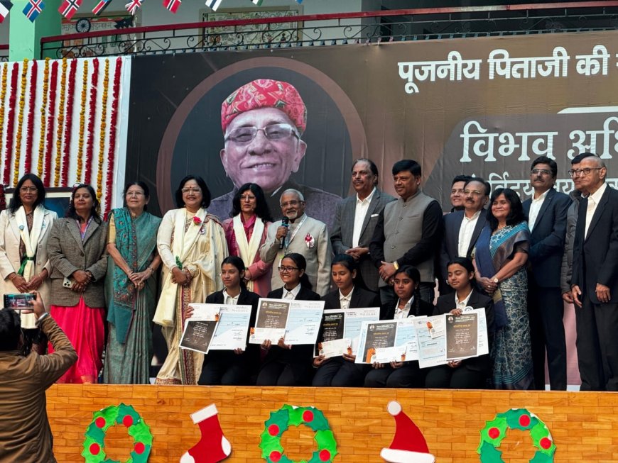 घटते पारिवारिक मूल्यों पर छात्रों की बुलंद आवाज़, ‘विभव अभिव्यक्ति’ में गूंजे संवेदनशील विचार