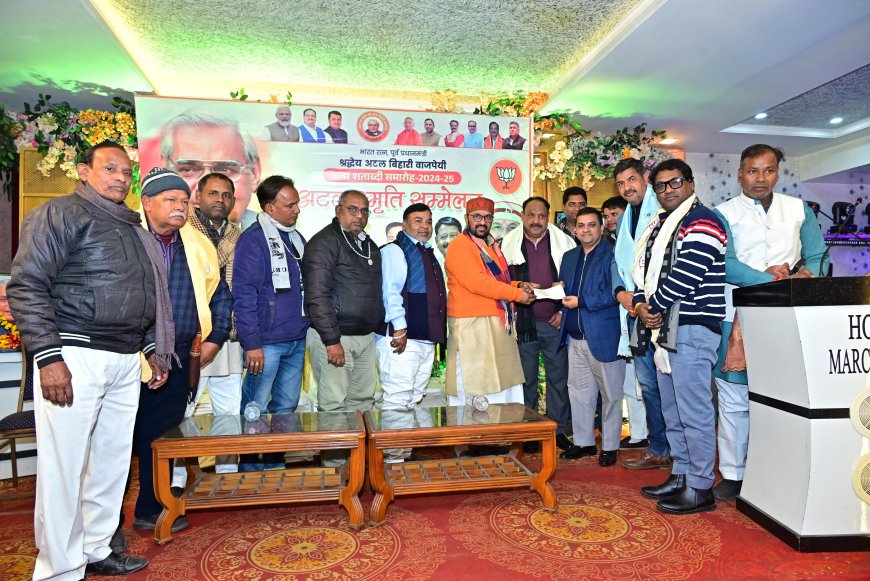 अटल जी की स्मृति में शिक्षा को समर्पित पहल, आगरा कॉलेज में गेस्ट हाउस निर्माण हेतु ₹11 लाख का चेक भेंट