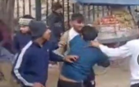 आगरा के बरहन में मिठाई की दुकान पर नाश्ता बना बवाल, दो पक्षों में जमकर पथराव, इलाके में दहशत