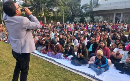 इस्कॉन आगरा व द आगरा जैमिंग क्लब का भक्ति–संगीत संगम, सैकड़ों श्रद्धालु हरिनाम में डूबे, बांके बिहारी भक्त मंडल की श्याम भजन संध्या में साधु सेवा, फूलों की होली और संकीर्तन