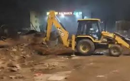 दिल्ली में आधी रात में फैज-ए-इलाही मस्जिद के पास बुलडोजर एक्शन, पुलिस पर पथराव; छोड़े गए आंसू गैस के गोले