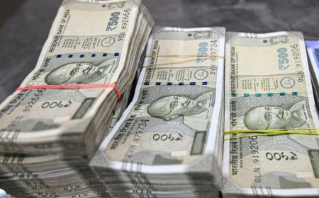 आगरा में शू ट्रेडर के यहां हुई चोरी की बरामद रकम 97 लाख न दर्शाने के लिए पुलिस पर बहुत दबाव बनाया गया पर किसी एक न चली, हींग की मंडी में कैश कारोबार का काला सच बेनकाब, दूसरी फर्मों में भी खलबली